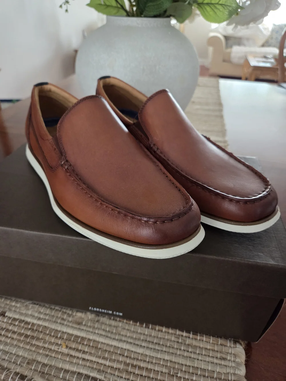 New Florsheim Men's Slip-On Leather Loafers in Saddle Brown with White Sole 8.5